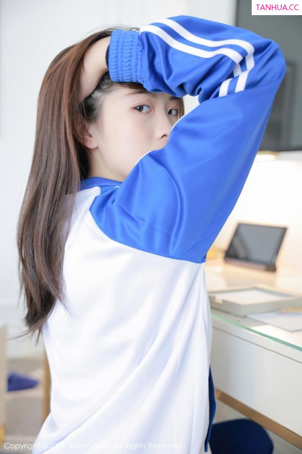 明日花桃桃  明日花桃桃澳门旅拍 蓝色校服下青春活力第5张图片